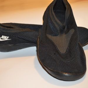 Nike Flats Size 10 Black SALE!!!